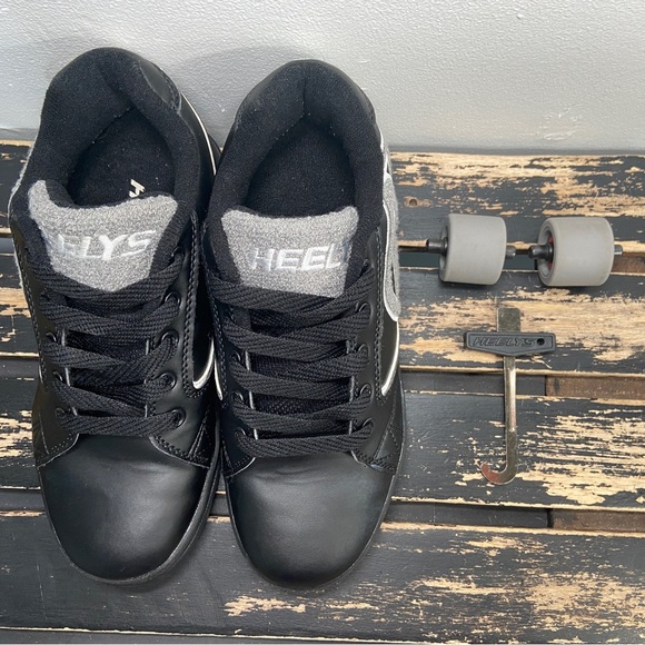 Heelys Wheeled Shoes Youth 5 Propel Skate Kids Sneakers Black White Gray Caps - Picture 12 of 16